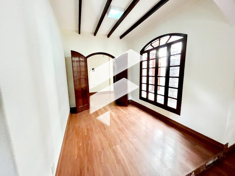 Casa Duplex com 4qts e 1 suíte Maravilhosa no Centro de Vila Velha /E.S - França Consultoria Imobiliária