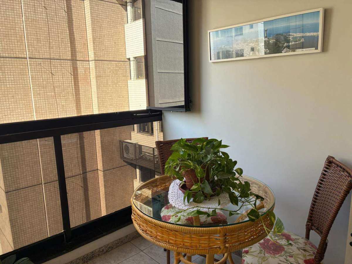 Vende-se apartamento 2 quartos na Praia da Costa - França Consultoria Imobiliária