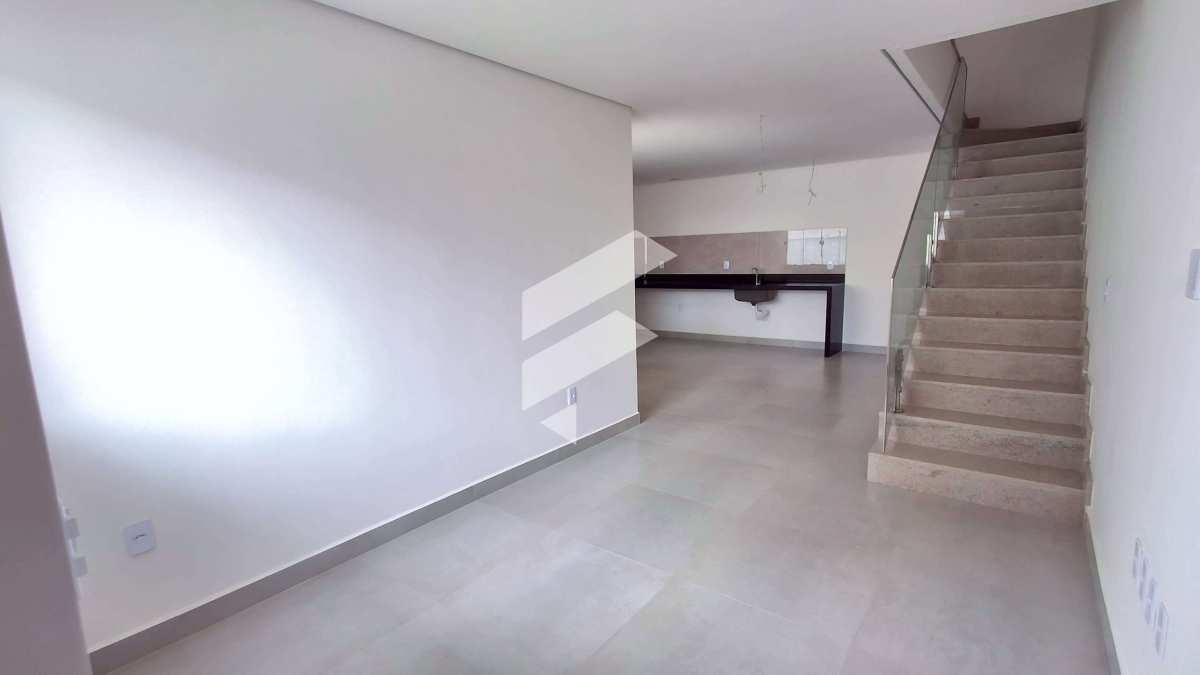 Vende-se Casa com 3 quartos em Interlagos - França Consultoria Imobiliária