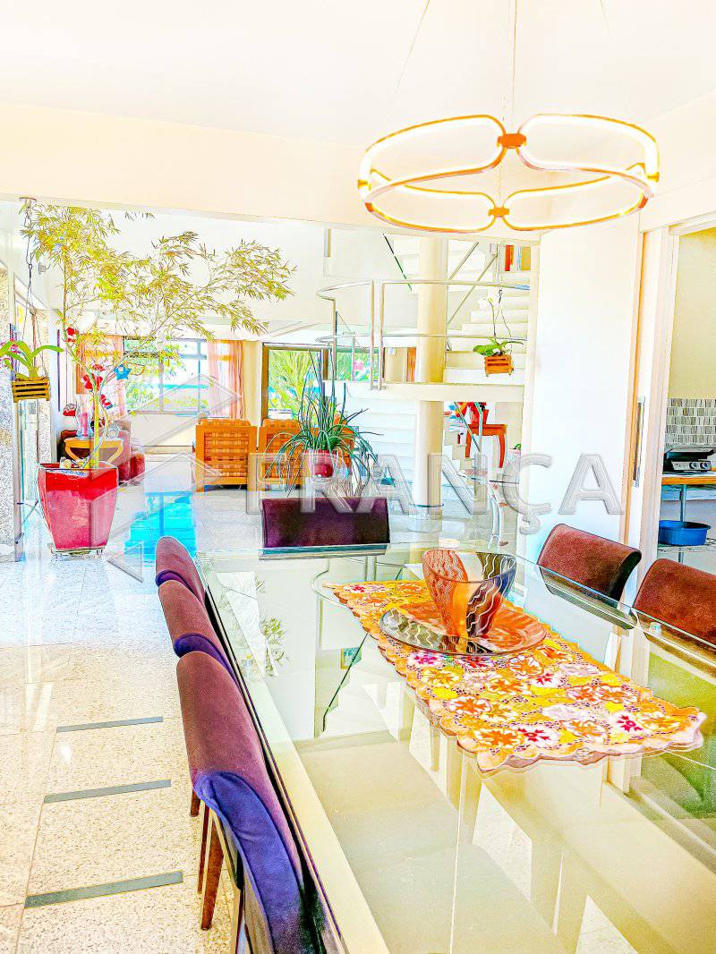 Vende-se Casa Pousada com 1080 m², 6 suítes em Setiba, Guarapari/E. S - França Consultoria Imobiliária